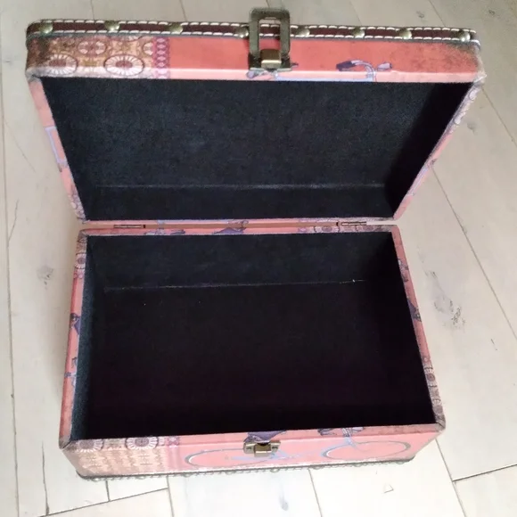 Unique Storage Box - Picture 5 of 12